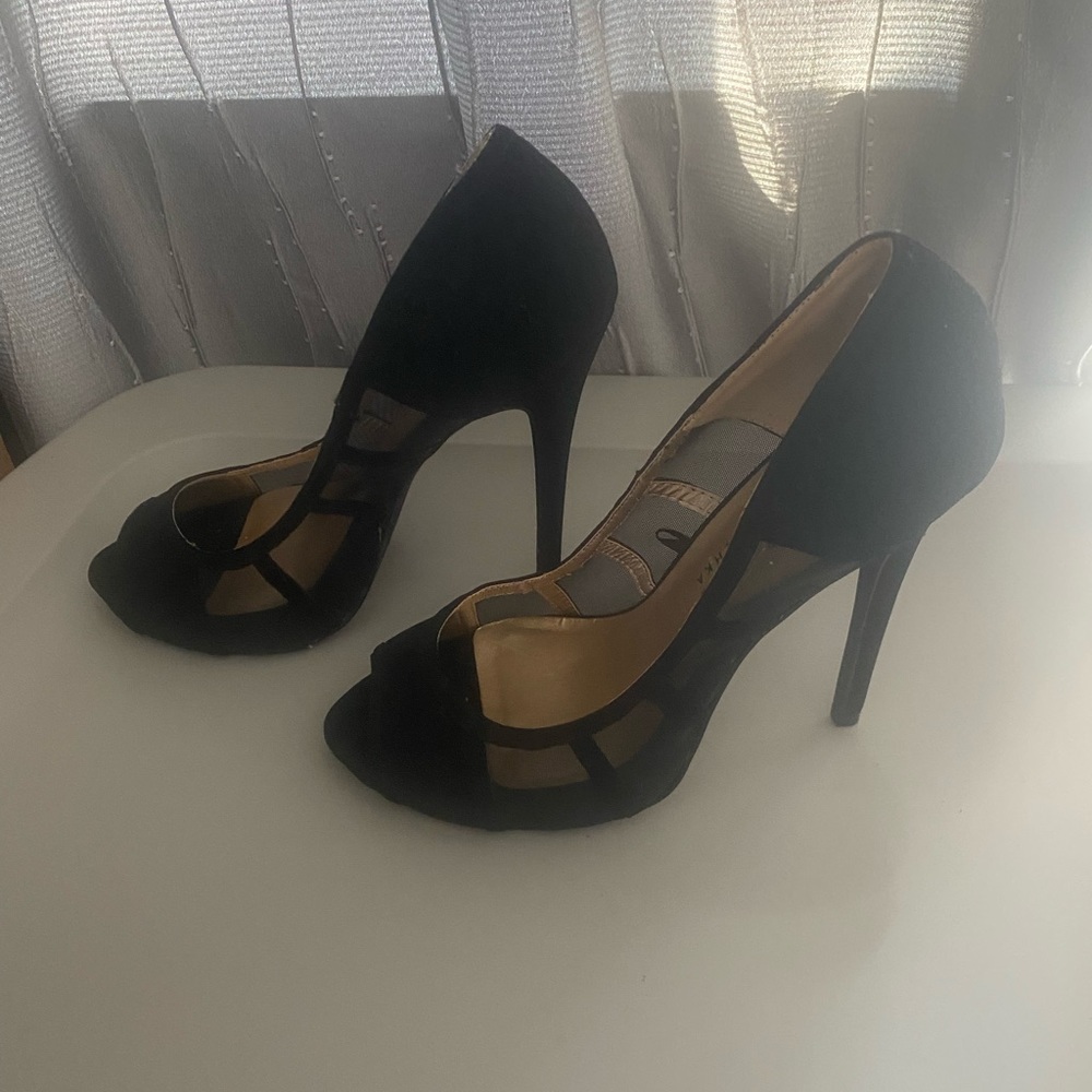 Black peep toe pumps